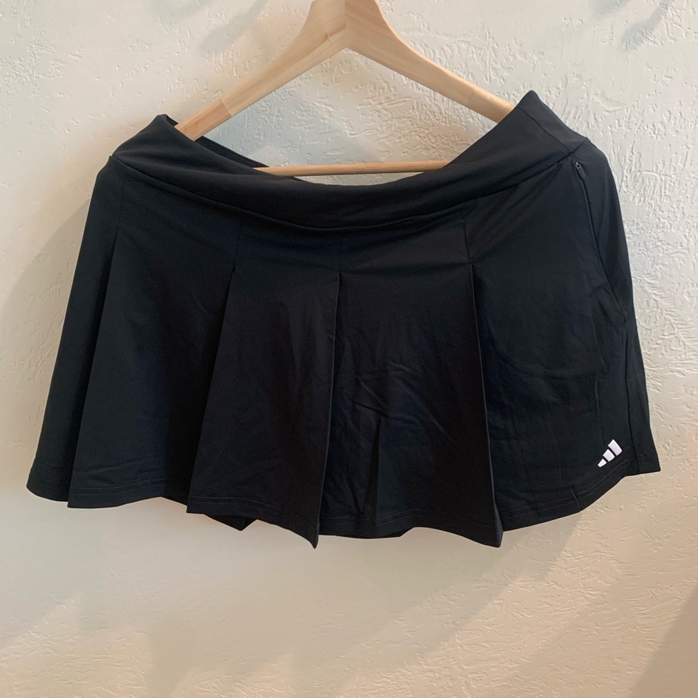 ADIDAS WOMEN'S ULTIMATE365 TOUR PLEATED SKORT - Black / Size: Large